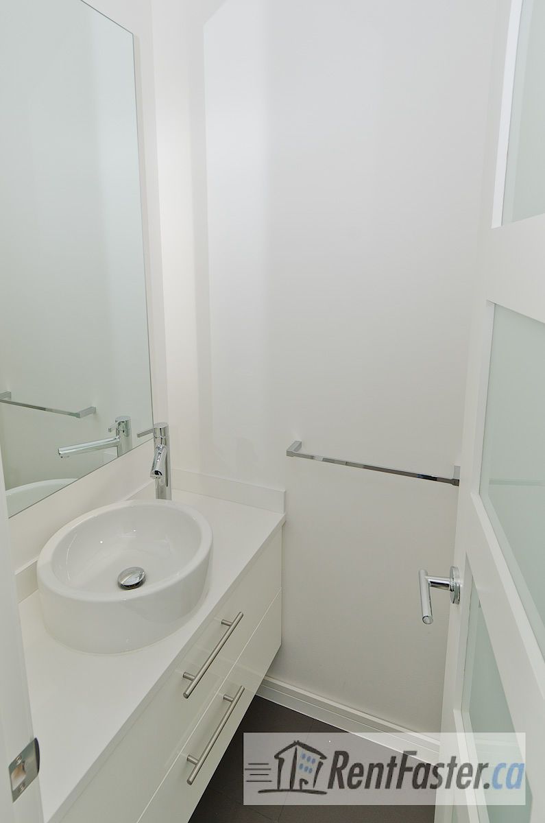 2107 27 Ave SW - - property image