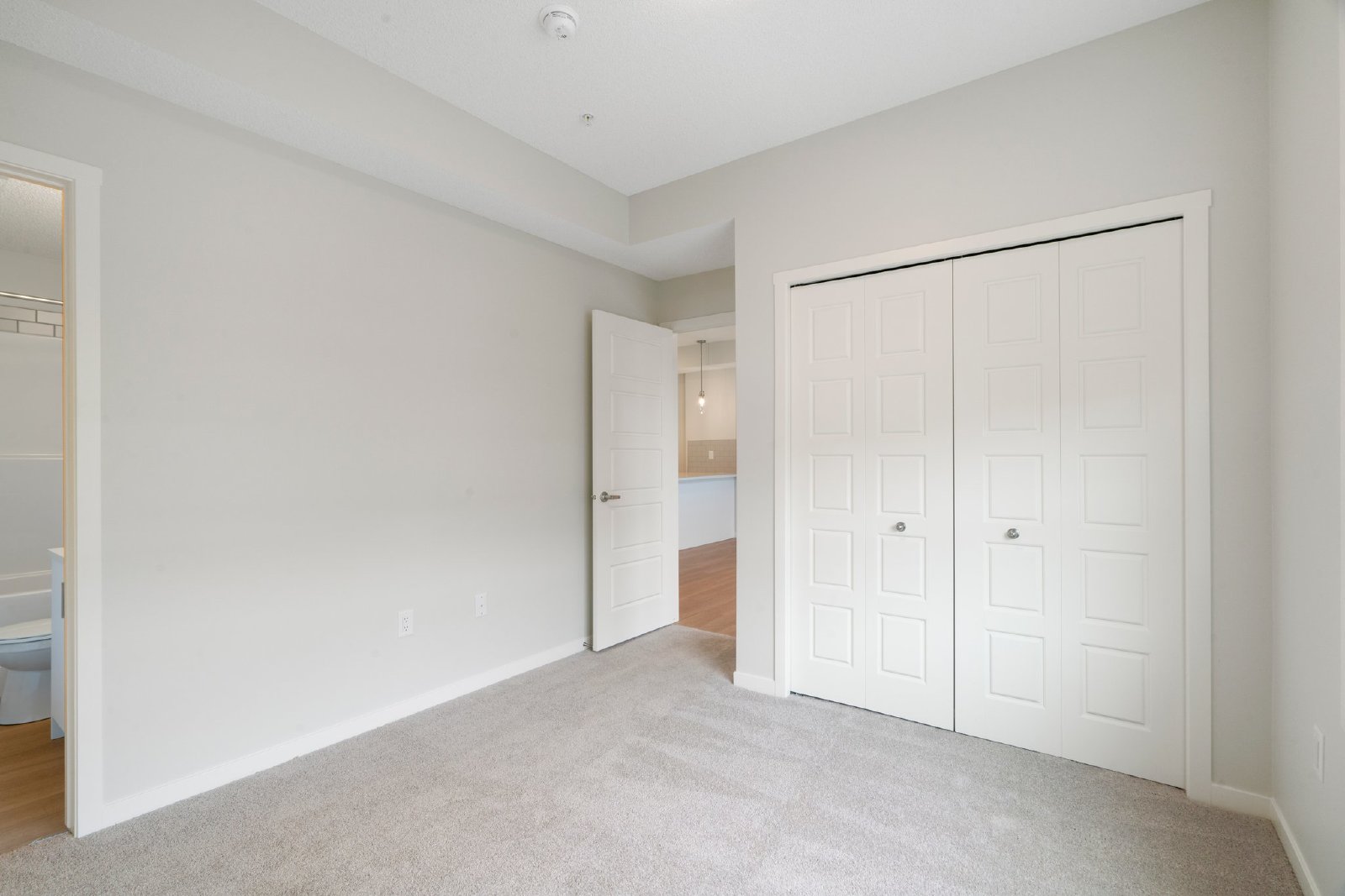 2404, 33 Carringham Gate NW - 2404 property image