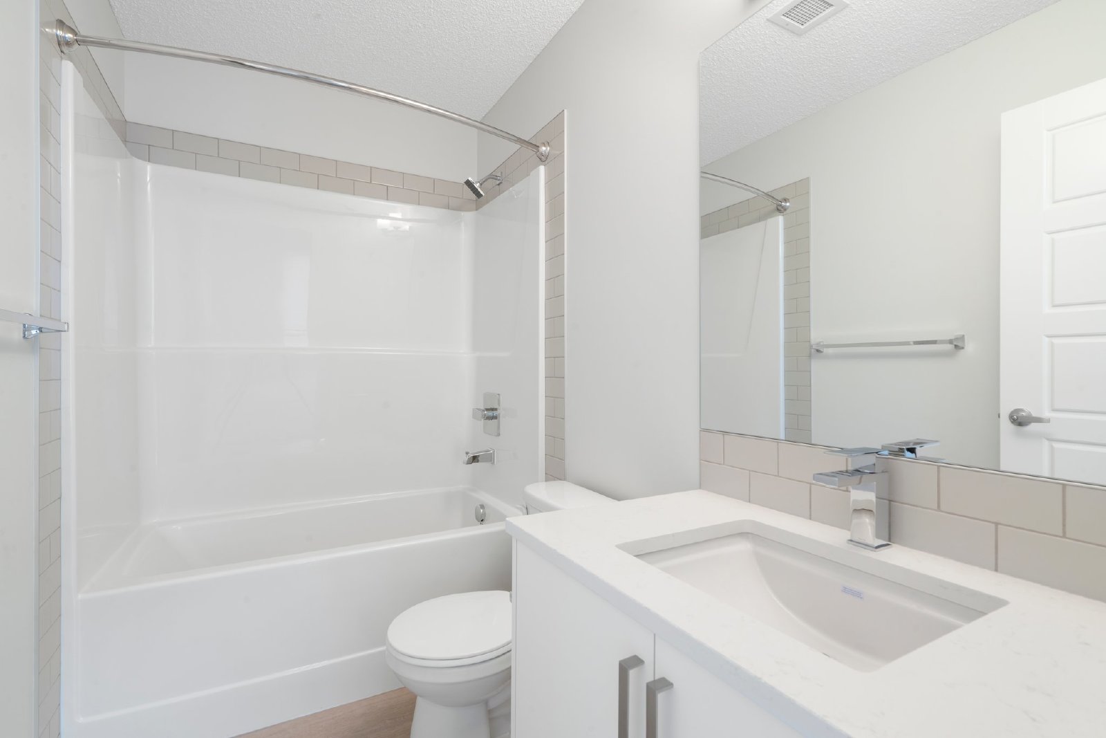 2404, 33 Carringham Gate NW - 2404 property image