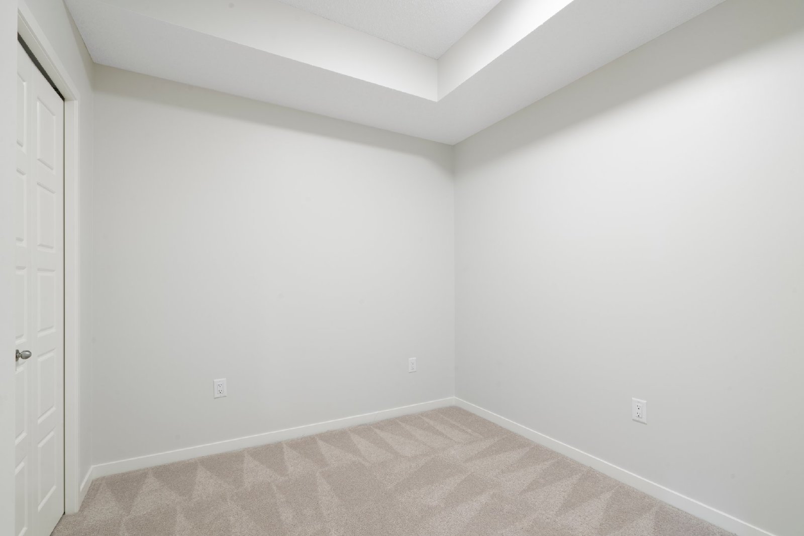 2404, 33 Carringham Gate NW - 2404 property image